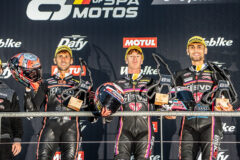 Simone Saltarelli (a sinistra) vincitore alla 8 Ore di Spa 2026 Simone Saltarelli (a sinistra) vincitore alla 8 Ore di Spa 2026
