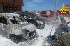 Furgone e auto a fuoco a Marina di Montemarciano