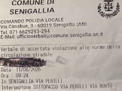 Multa elevata per aver svoltato da via Perilli verso il sottopasso per via Bovio Multa elevata per aver svoltato da via Perilli verso il sottopasso per via Bovio