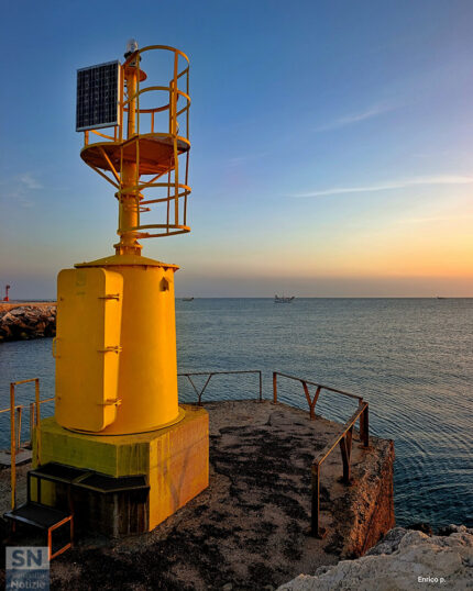 L'alba. Foce del fiume Misa. Molo di Levante - Foto Enrico Petrini