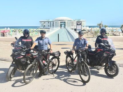 Carabinieri davanti alla Rotonda