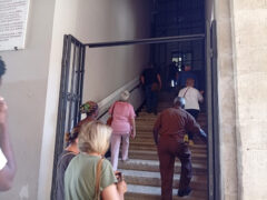Inquilini case popolari salgono in Comune a Senigallia