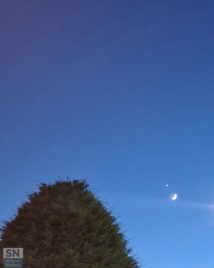 La stella e la luna che si specchiano nel cielo - Foto Nadia Emili