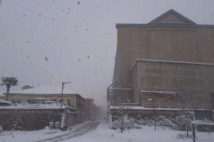 10. Senigallia, 27 febbraio 2018; il Teatro La Fenice mentre sta nevicando (Gabriela Piangerelli) 10. Senigallia, 27 febbraio 2018; il Teatro La Fenice mentre sta nevicando (Gabriela Piangerelli)