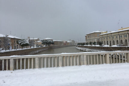 13. Senigallia, 27 febbraio 2018. Dal Ponte Garibaldi: al centro il Misa e a destra i Portici Ercolani (Rossano Morici) 13. Senigallia, 27 febbraio 2018. Dal Ponte Garibaldi: al centro il Misa e a destra i Portici Ercolani (Rossano Morici)