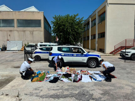 Merce sequestrata dalla Polizia Locale a Senigallia