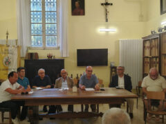 Enrico Giacomelli, Emanuele Panni, don Domenico Pasquini, Giuseppe Muzi, Giovanni Bomprezzi, presidente (tutti del CdA), sindaco Massimo Olivetti, Mauro Bedini membro del comitato dei familiari