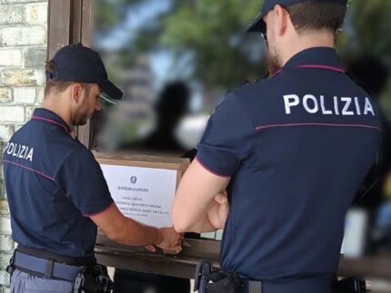 Polizia mette sigilli a bar di Senigallia