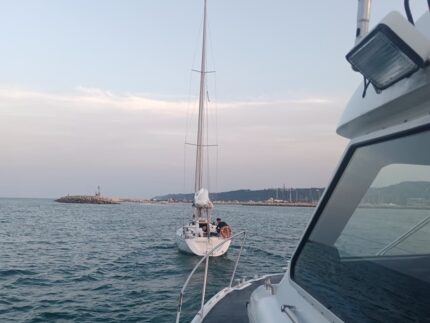 Imbarcazione soccorsa al largo di Porto Sant'Elpidio