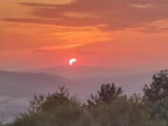 Eclissi di Sole parziale del 12 agosto 2026 vista da Arcevia