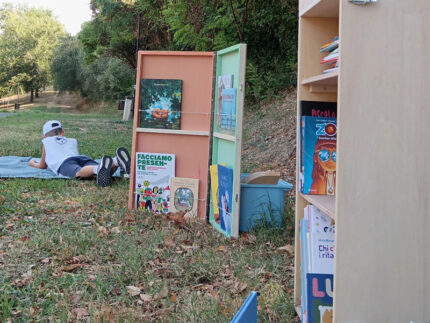 Biblioteca tra gli alberi a Barbara