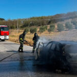 Auto a fuoco a Trecastelli in via del Bosco