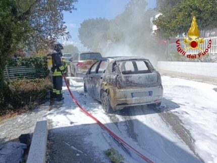 Incendio di un'automobile a Ripe