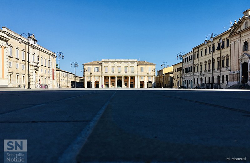 29/04/2020 - Piazza Garibaldi nell'immensità