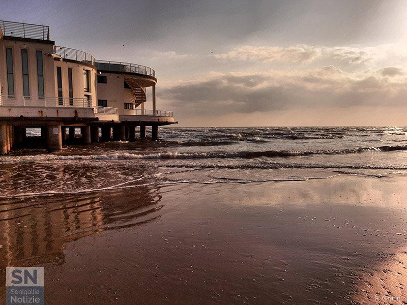 01/04/2021 - Rotonda sul bagnasciuga