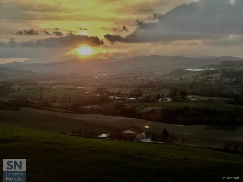 03/04/2022 - Nuvole al tramonto nella valle del Cesano