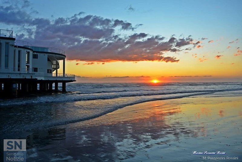 02/04/2025 - Riflessi e riflessioni di un'alba