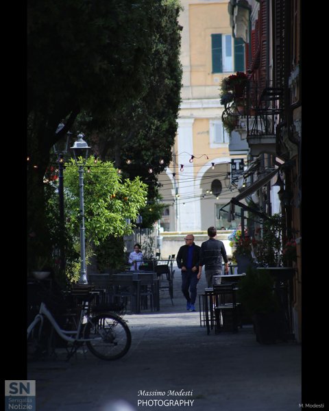 19/04/2025 - Passeggiando in via Carducci