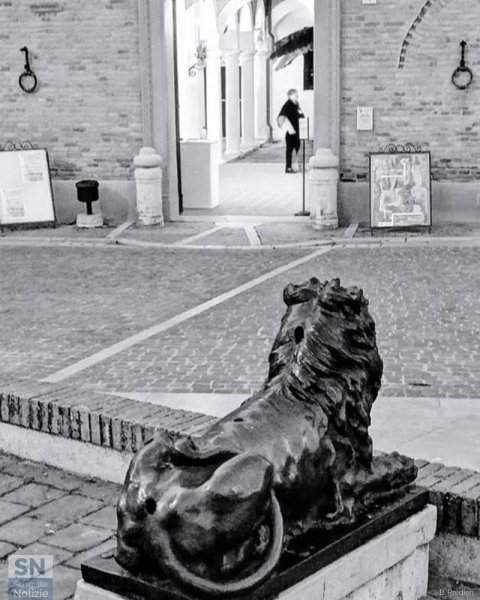 03/04/2026 - Il leone e il palazzetto Baviera