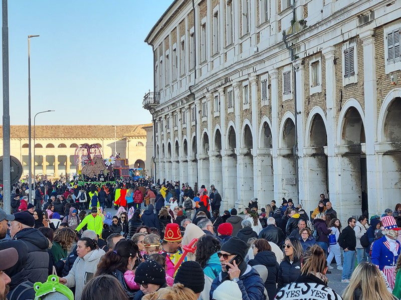 Carnevale 2024 a Senigallia - Via Portici Ercolani
