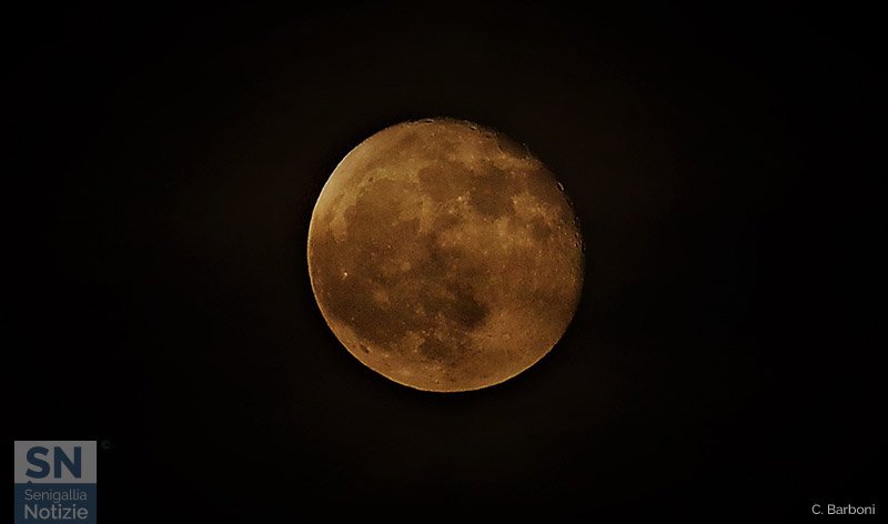 05/01/2021 - Luna rouge