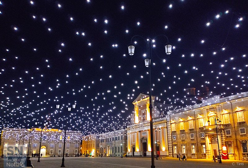 25/01/2021 - Pennellate d'oro sotto un mare di stelle