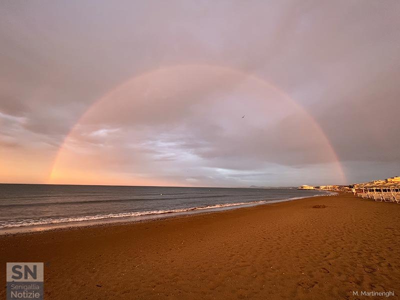 08/01/2023 - L'arcobaleno abbraccia il mare