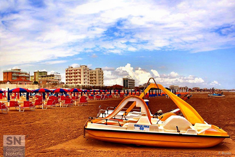 14/06/2020 - Spiaggia giallo sole