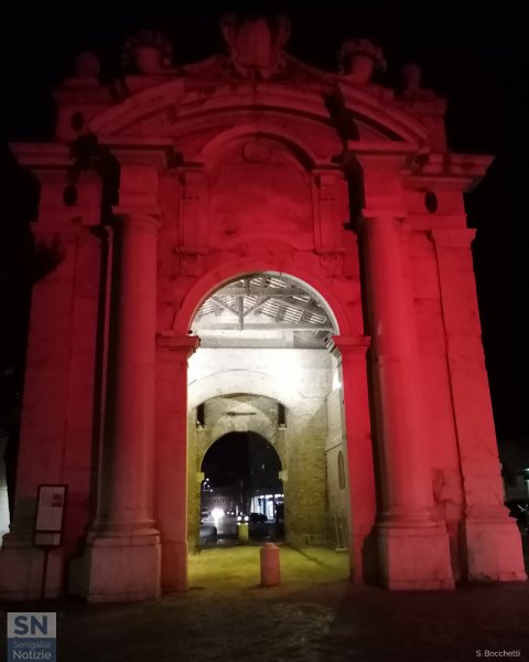 13/05/2020 - La porta rossa