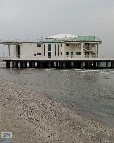 30/05/2020 - Rotonda in grigio