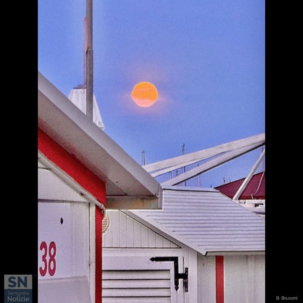 04/05/2025 - Luna di sera...