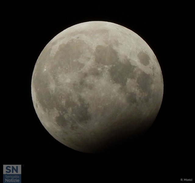 04/11/2023 - Eclissi parziale di Luna