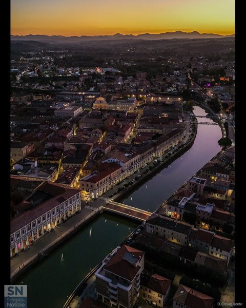 09/11/2025 - Centro storico al tramonto con il drone