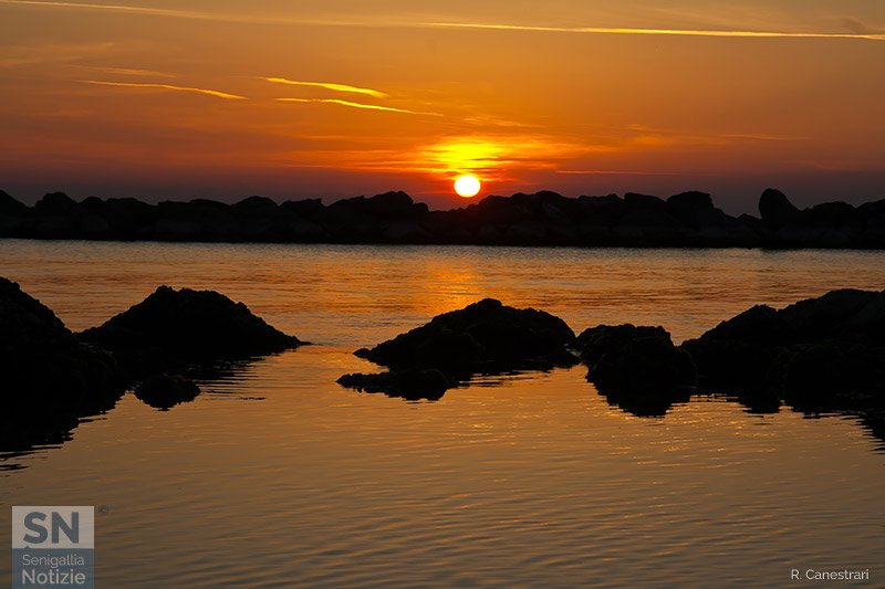 08/10/2021 - Come può uno scoglio... arginare il mare