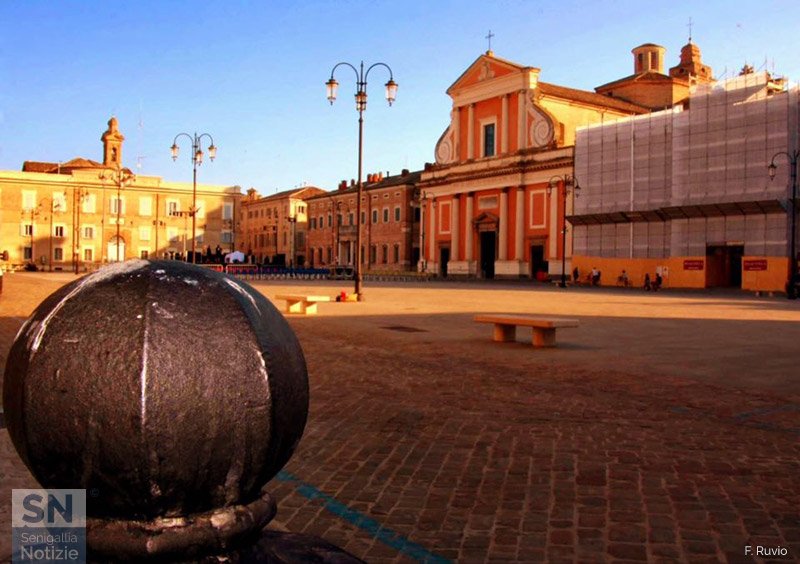 30/09/2021 - Il pomo e la piazza