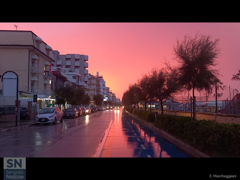 02/09/2022 - Rosa intenso al tramonto