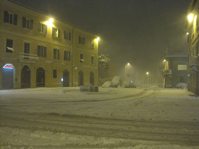 Largo Puccini sotto la pesante nevicata