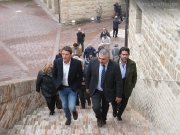 Matteo Renzi sulla scalinata della biblioteca antonelliana di Senigallia
