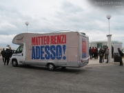 Il camper di Matteo Renzi davanti la Rotonda a mare di Senigallia