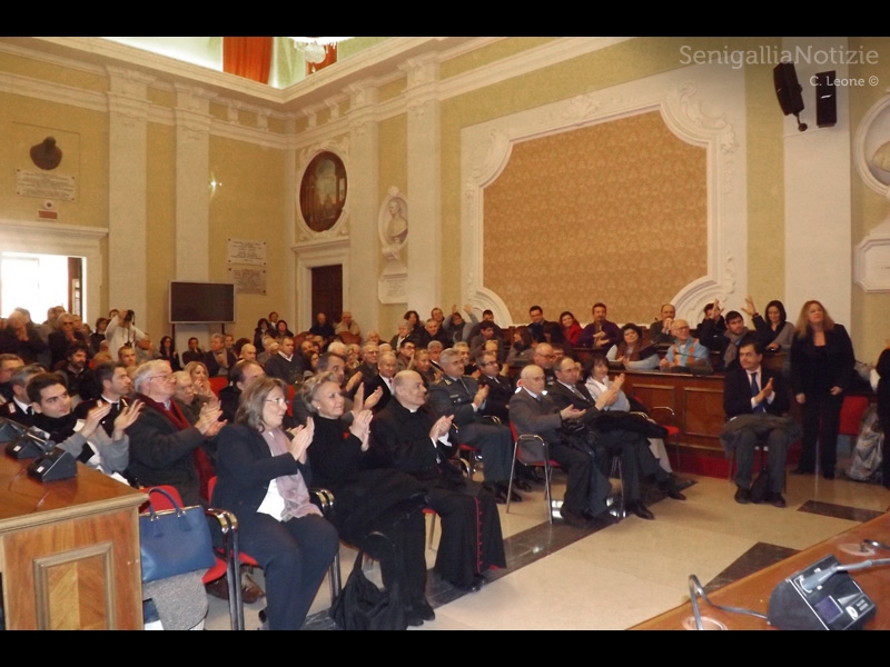 Applausi per il discorso di fine anno