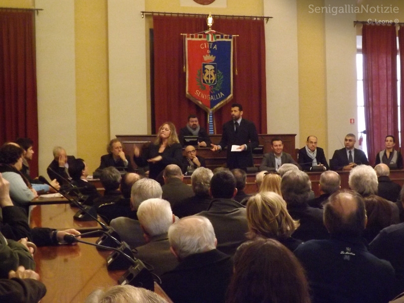 Aula consiliare gremita per il discorso di fine anno del sindaco di Senigallia