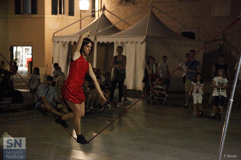 07/08/2016 - Acrobata