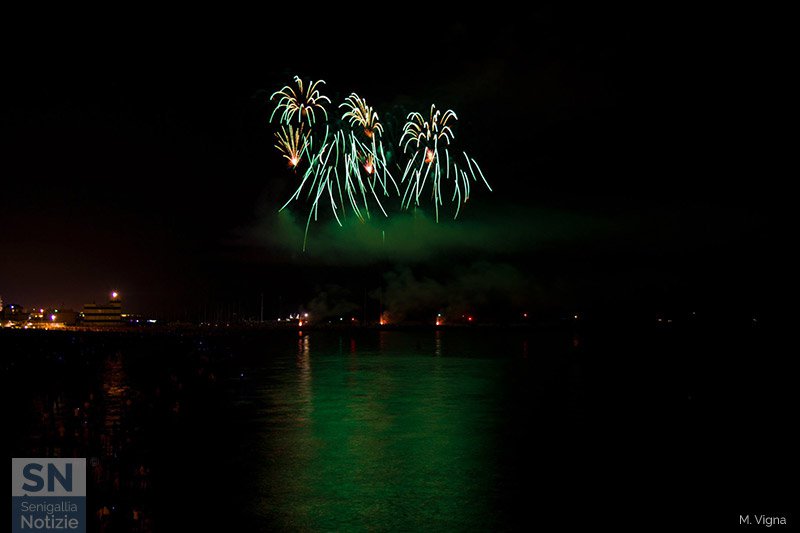 21/08/2016 - Scie di luce sul mare