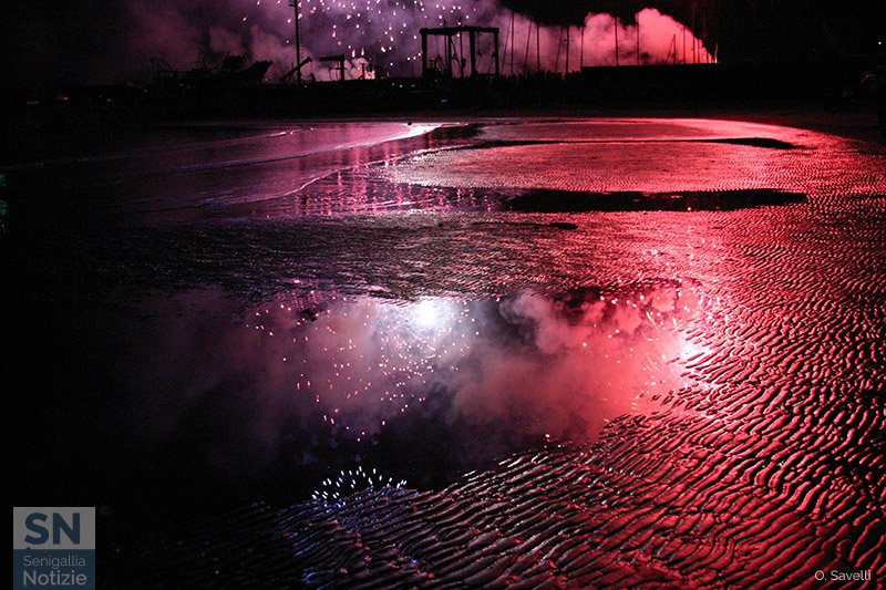 25/08/2016 - Fuoco in mare