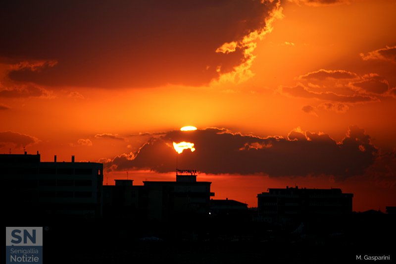 12/08/2017 - Rosso totale