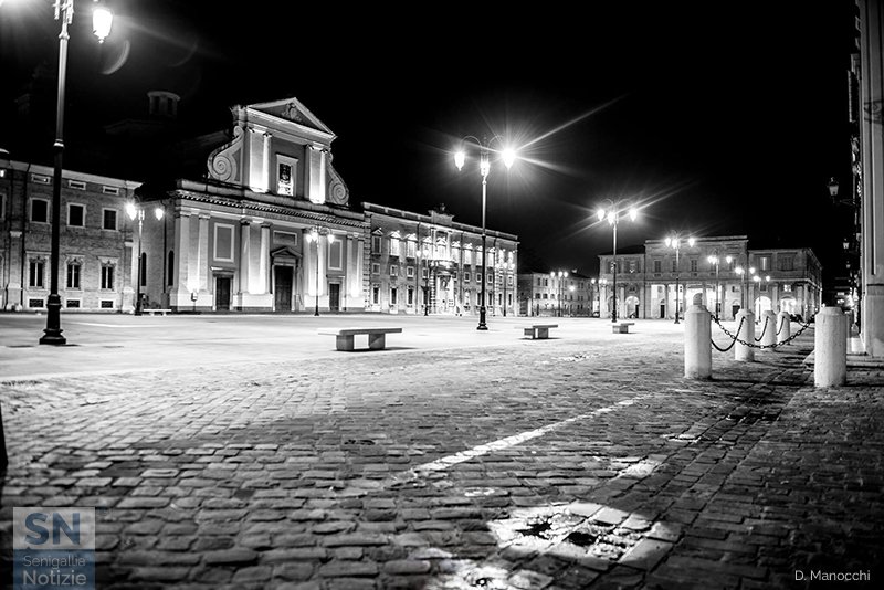 17/08/2017 - Senigallia in B/N: piazza Garibaldi, Duomo e Filanda