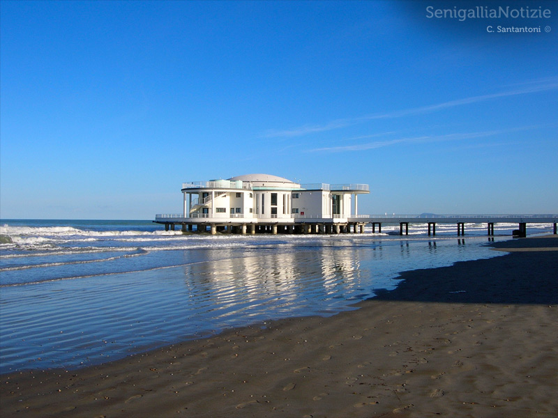 16/04/2012 - La rotonda a mare di Senigallia