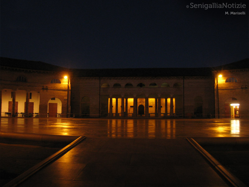 17/04/2012 - Il Foro Annonario di notte