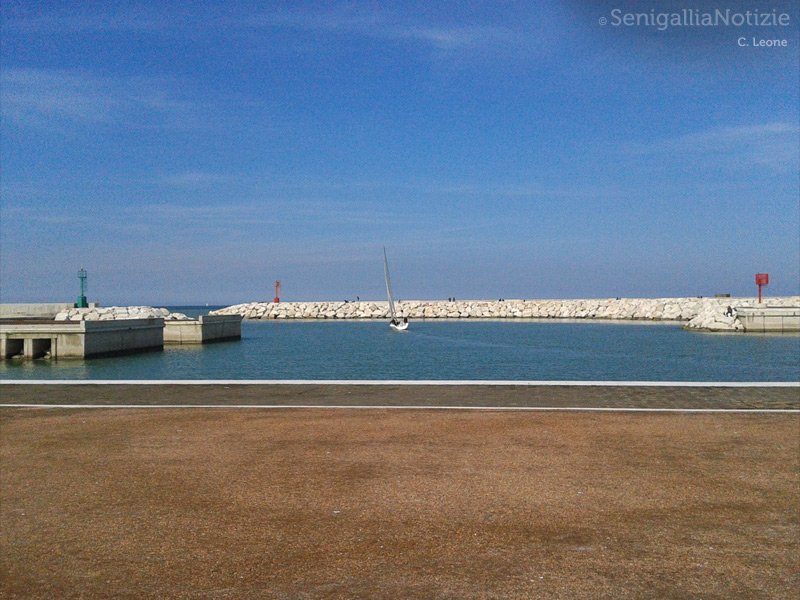 16/04/2013 - Scorcio del molo di Senigallia