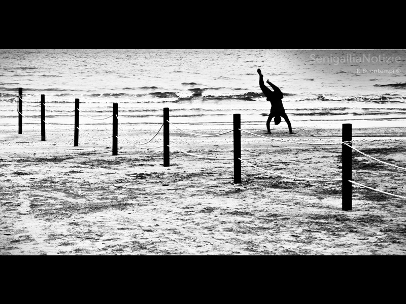 06/04/2014 - Giocando al mare